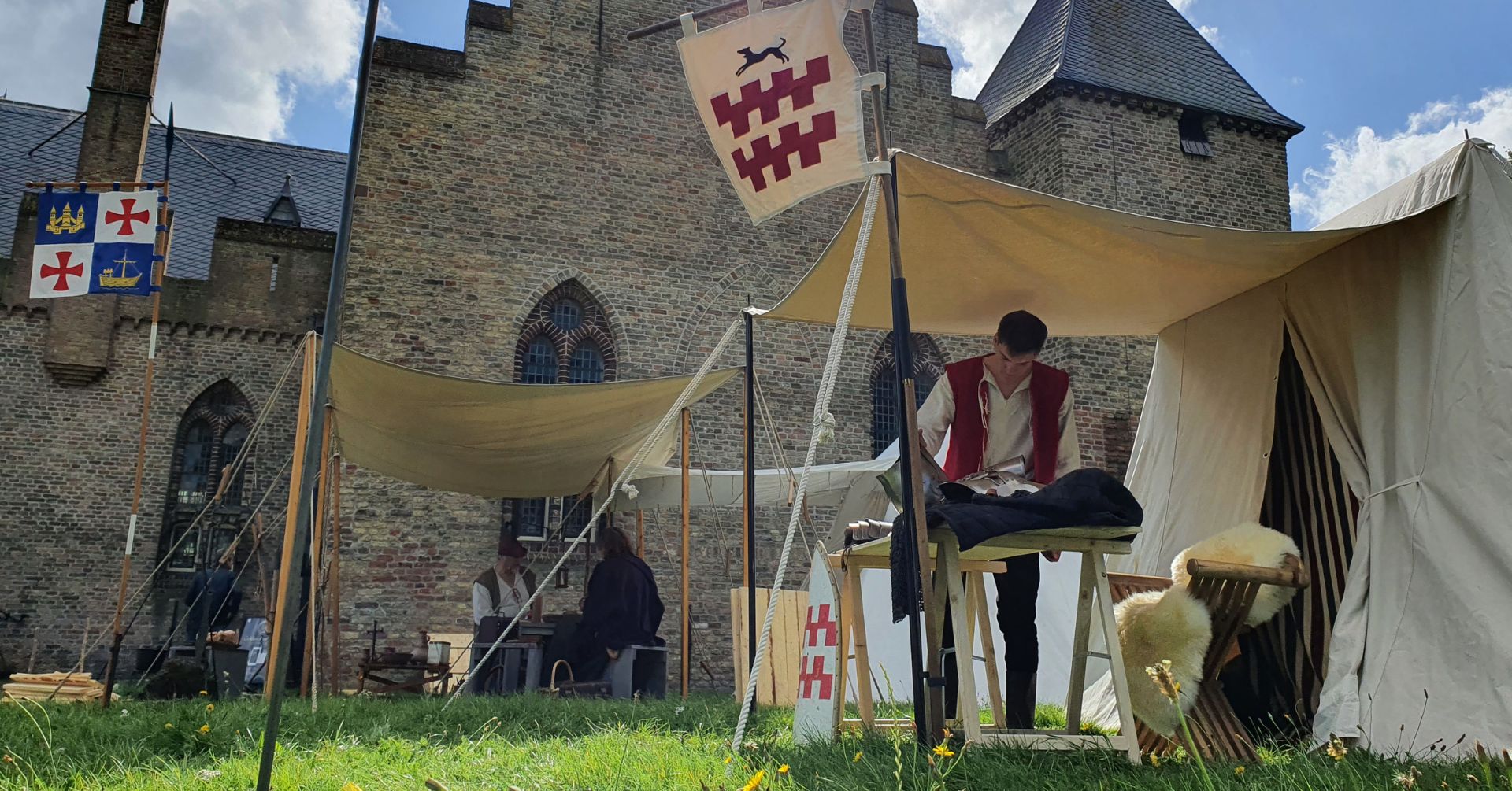 Kasteel Radboud-Middeleeuws Kampement alg