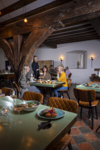 Foto: Duco de Vrieswww.ducodevries.nl06-22329270 data-src="https://kasteelradboud.nl/wp-content/uploads/2026/08/Kasteel-Radboud-28-05-2026-12-683x1024.jpg"